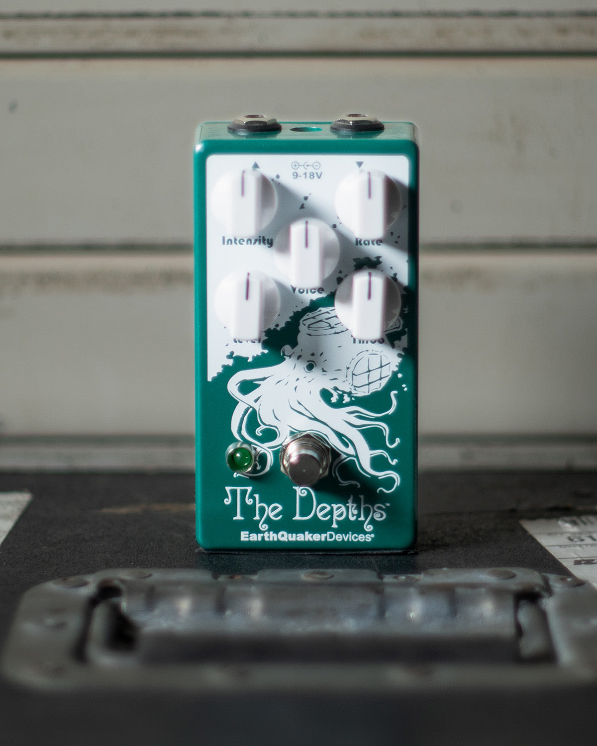 【まとめ買い】 Earthquaker Devices The Depths V2 Optical Vibe Machine Pedal ギター