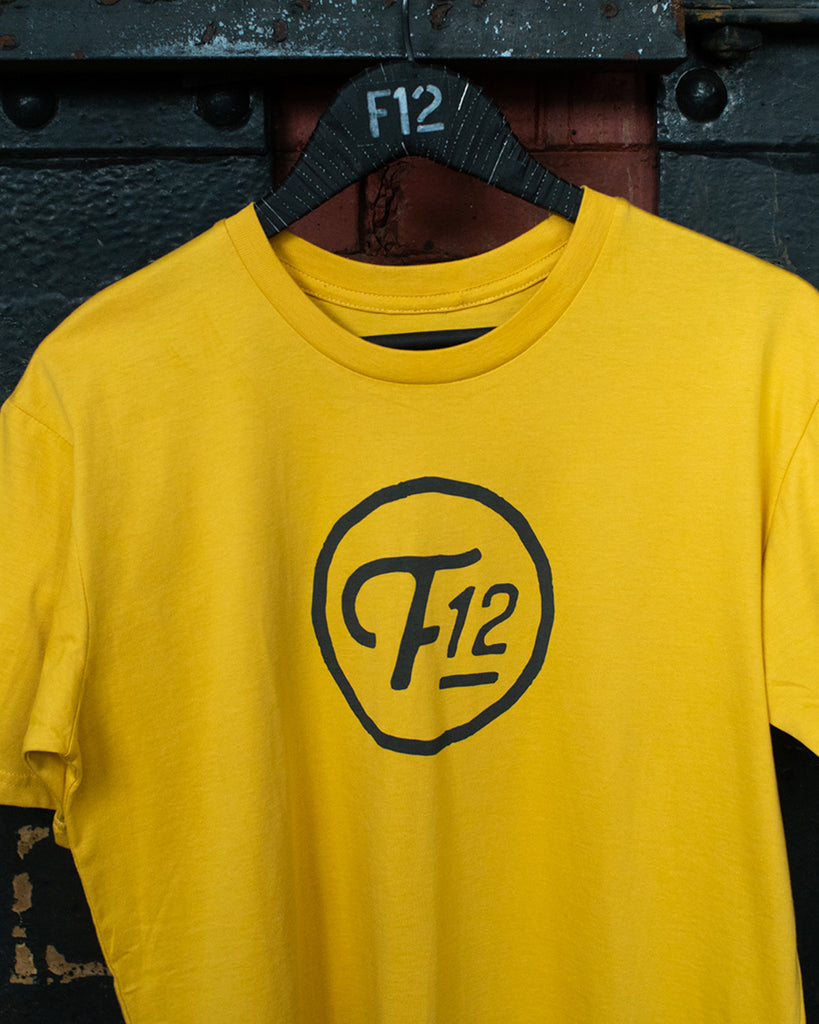 F12 CIRCLE SCRIPT LOGO TEE - MUSTARD