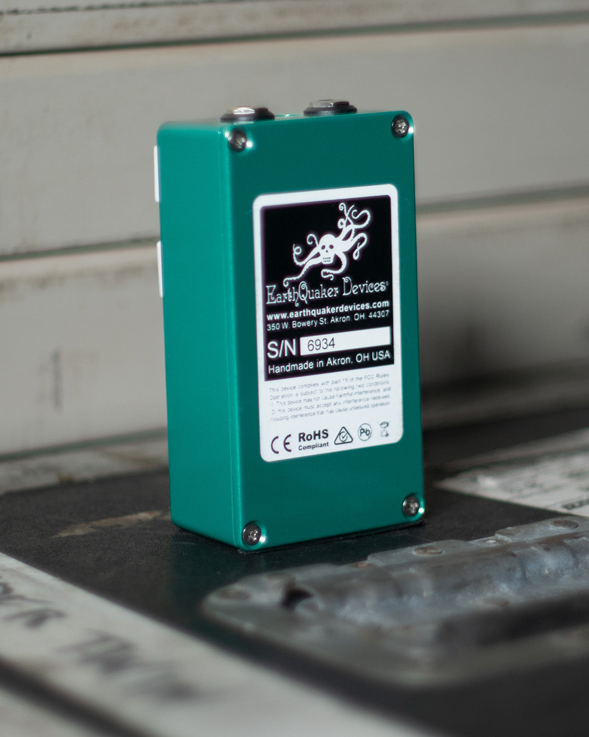 Earthquaker Devices The Depths V2 Optical Vibe Machine Pedal