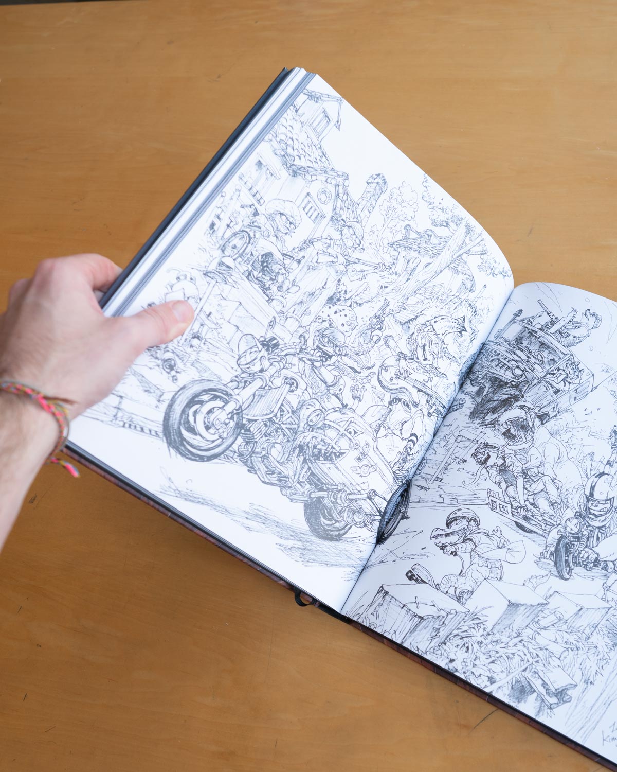 THE GORILLAZ ART BOOK [ALT. COVER 2] – FRET12