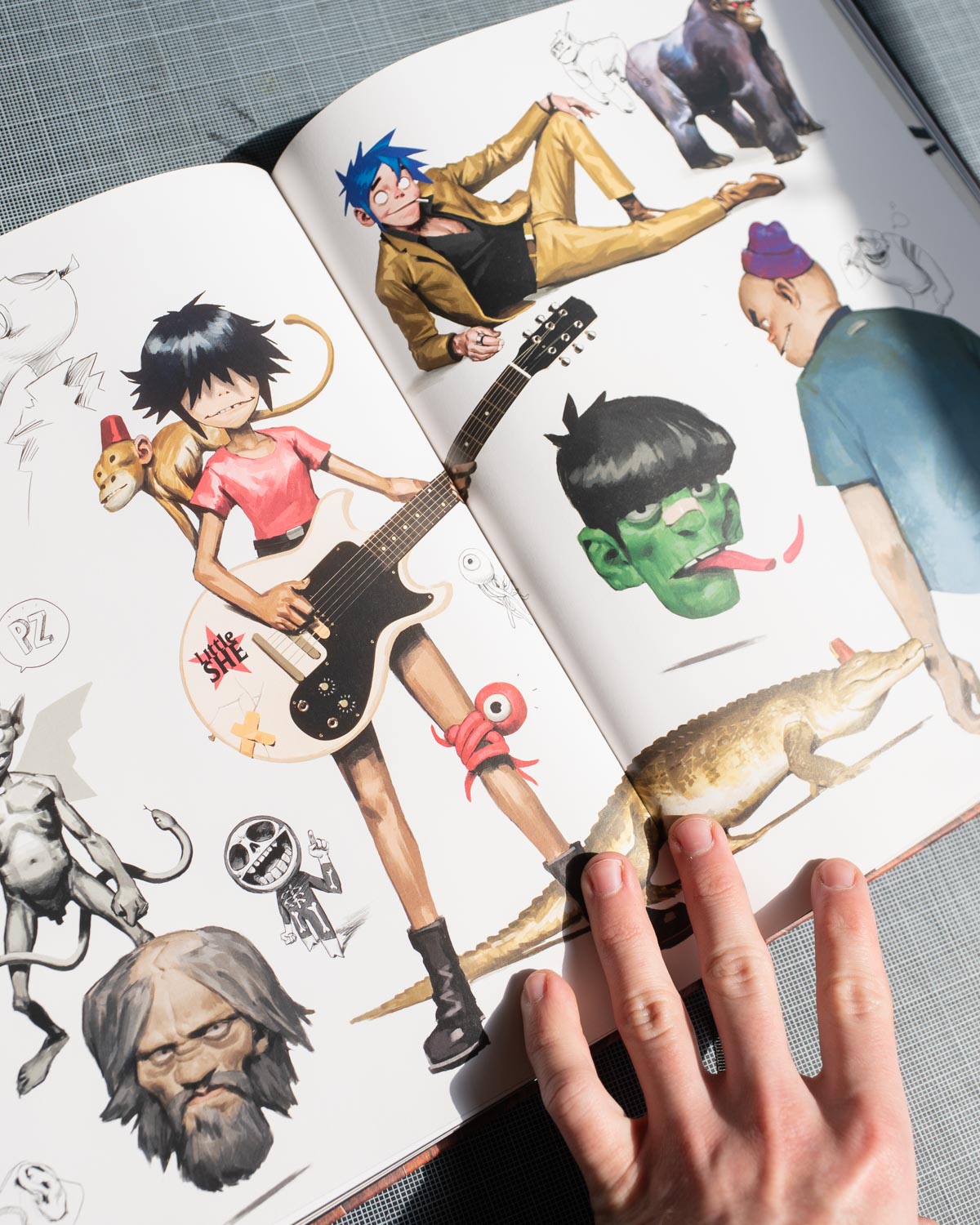 THE GORILLAZ ART BOOK [ALT. COVER 1] – FRET12