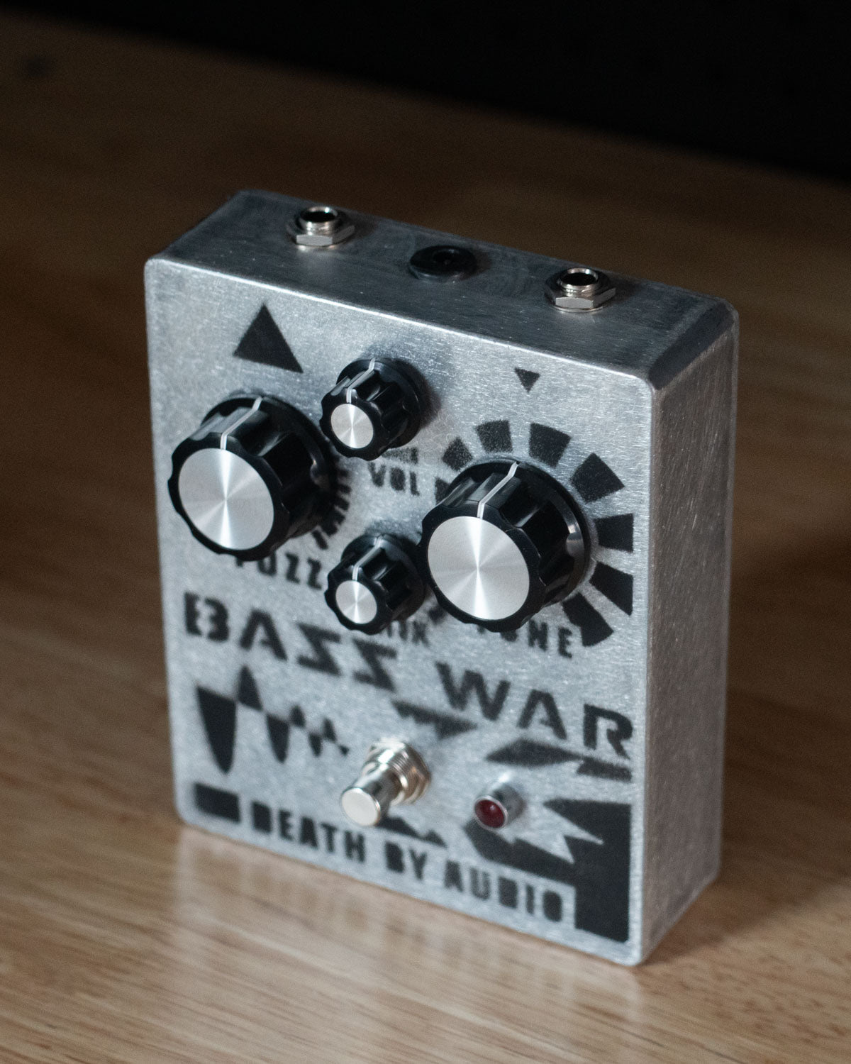 DEATH BY AUDIO BASS WAR – FRET12