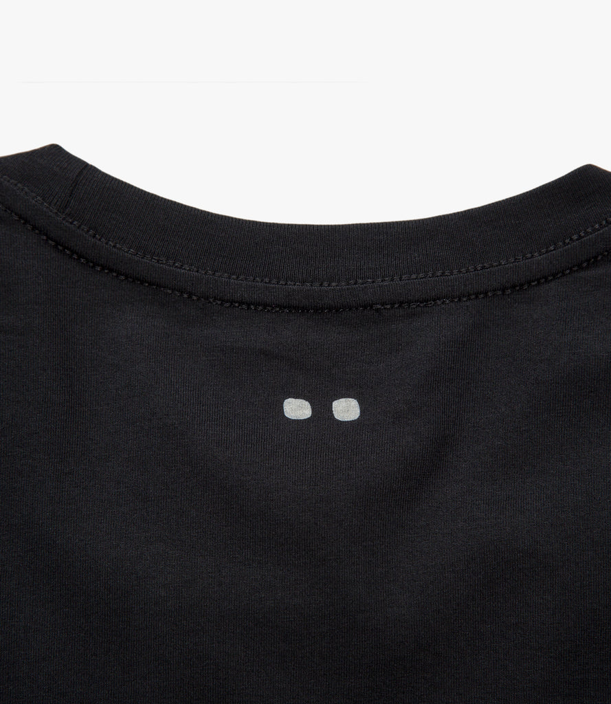 Double dot print of back of neck.
